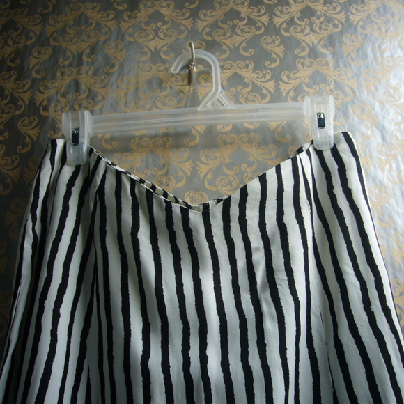 Kimchi Blue UO BlackWhite Striped Skirt V Waist 12